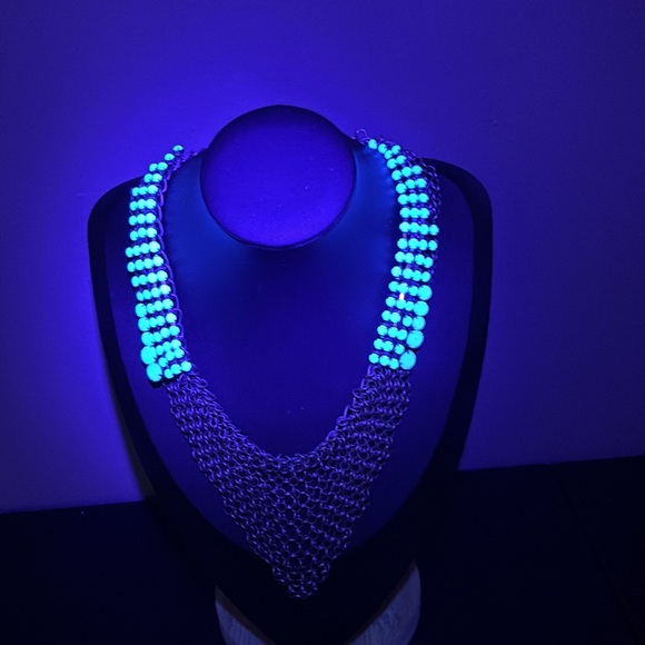 Banana Republic Net Chain Elegant Gold Tone Statement Necklace - Picture 2 of 10